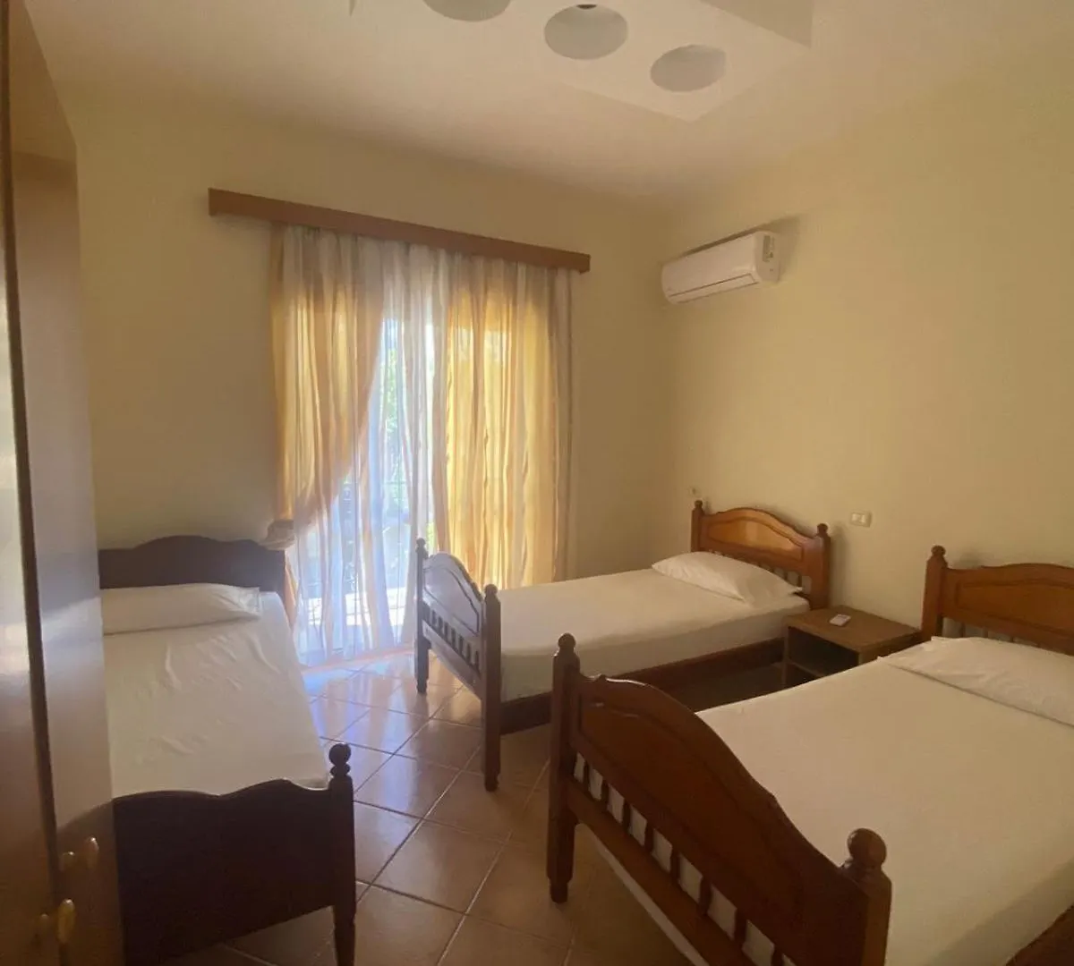 Vila Papa Durrës 0*,  Albanië