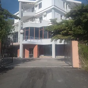 Отель Moris, Kryemedhej